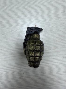 {{photo.Alt || photo.Description || 'Свеча восковая Граната черно-золотая'}}